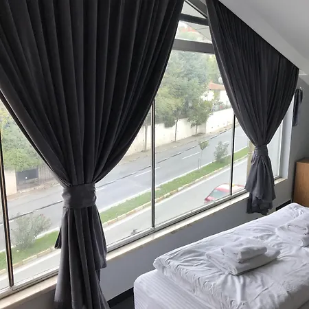 Hotel Ema *